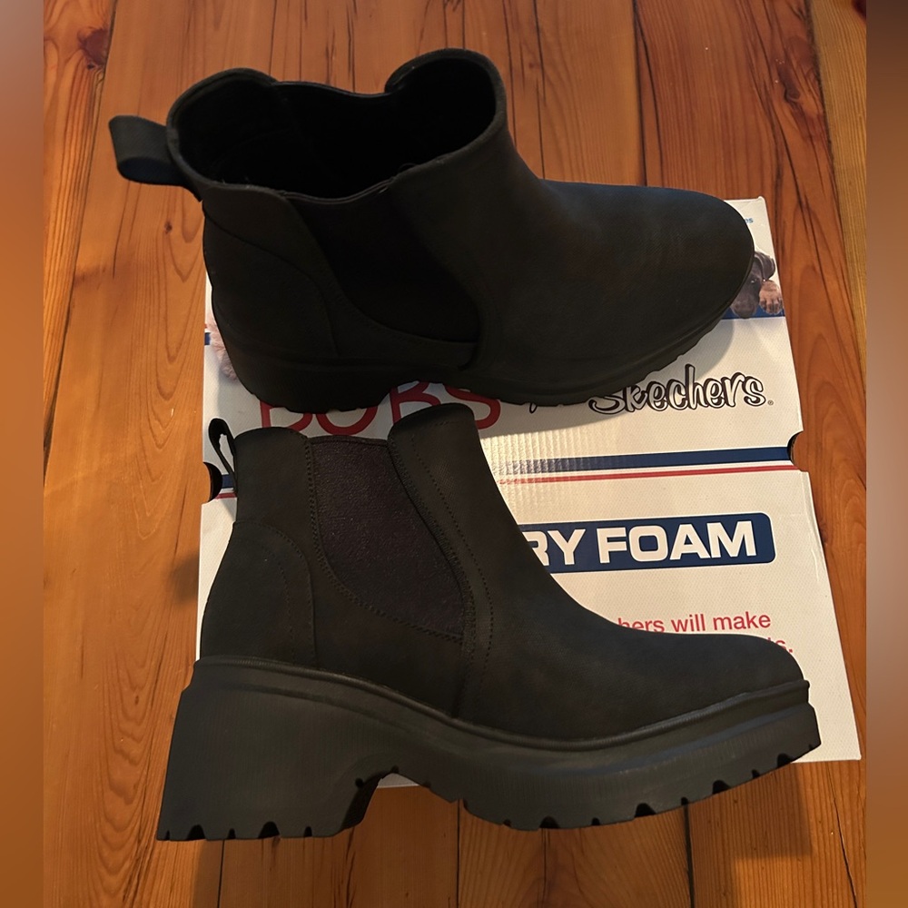 NEW Skechers Memory Foam VEGAN Chelsea Boots With Heel size 10!